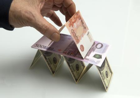 Россияне оставляют в финансовых пирамидах до 50 млн рублей в месяц