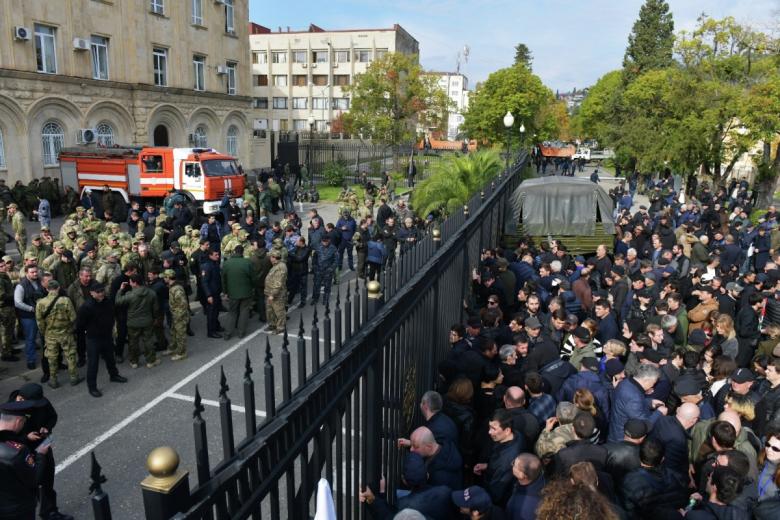 Обстановка у парламента Абхазии в Сухуме