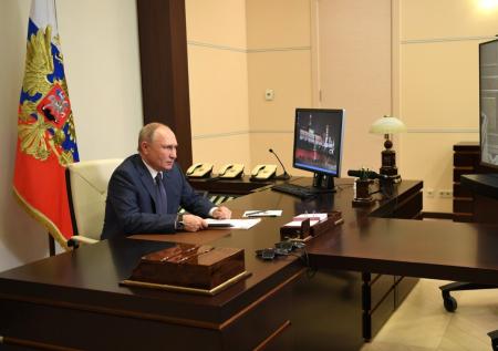 Песков: Путин живёт и работает в Ново-Огарёво, а не в бункере 