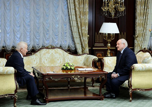 Александр Мороз и Александр Лукашенко