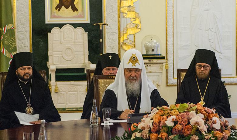 Патриарх Московский и всея Руси Кирилл(в центре)