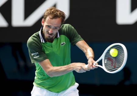 Медведев уступил Звереву в первом сете полуфинала Australian Open 