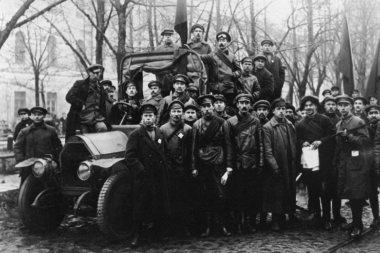Отряд красногвардейцев, Петроград