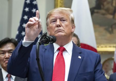 Трамп хочет проверить сотрудников Белого дома на детекторе лжи 