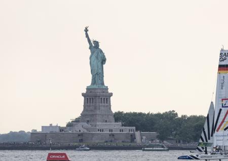Французский депутат потребовал от США вернуть исторический подарок