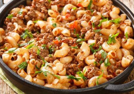 Мясной гуляш с рожками как в СССР: шеф Ивлев раскрыл лучший рецепт