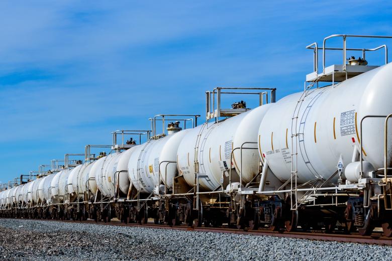 Цистерны с нефтью