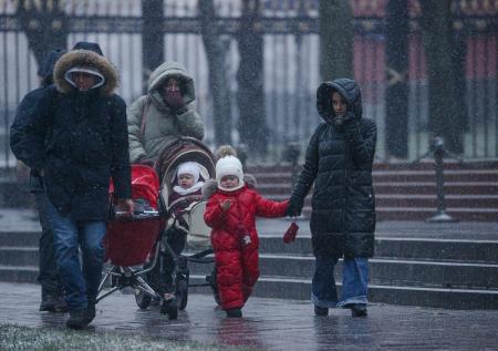 Матерям хотят сохранить пособия на детей при выходе на работу в декрете