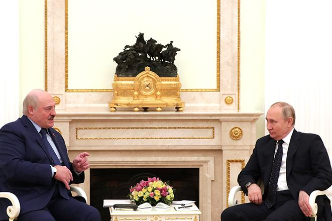 Президенты Белоруссии и РФ Александр Лукашенко и Владимир Путин