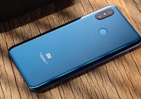 Xiaomi Pocophone F1 стал доступен в России