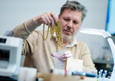 Ломбардам порекомендовали отложить продажу имущества должников