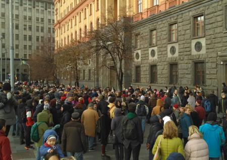 Акция «За наших и ваших детей»  — в Москве и Петербурге