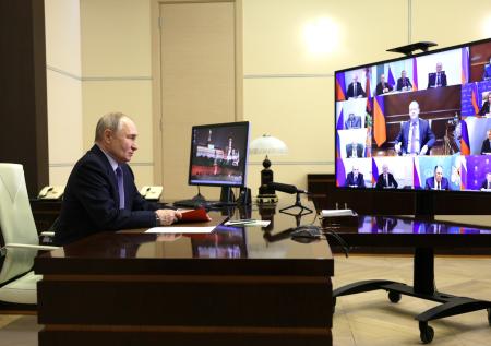 Путин обсудил с Совбезом России переговоры с Трампом