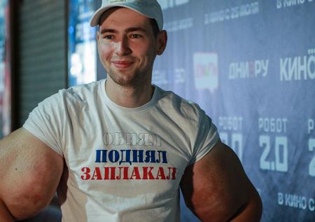 Некроз у блогера «Руки-базуки» начался из-за дешёвого вазелина 