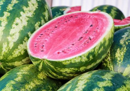 Биолог назвала продукт, который нельзя есть вместе с арбузом