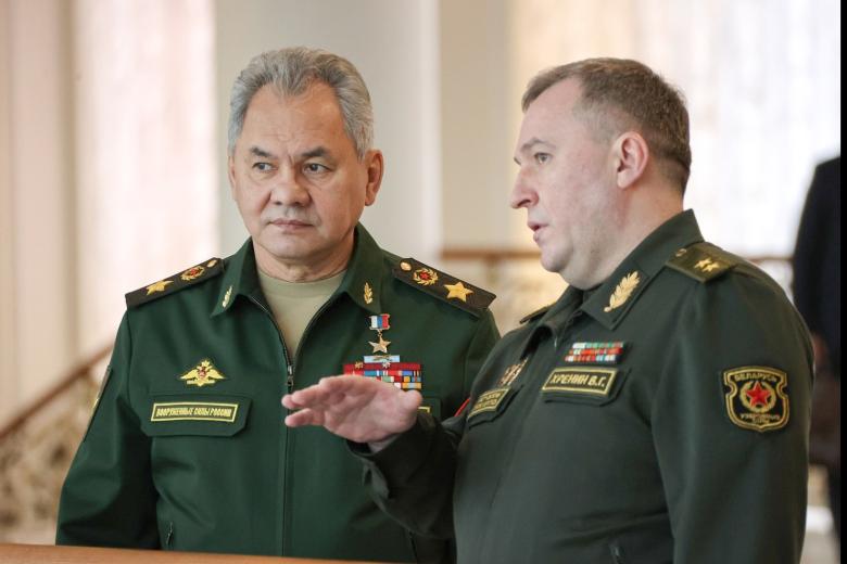 Министр обороны России Сергей Шойгу и министр обороны Белоруссии Виктор Хренин (слева направо)