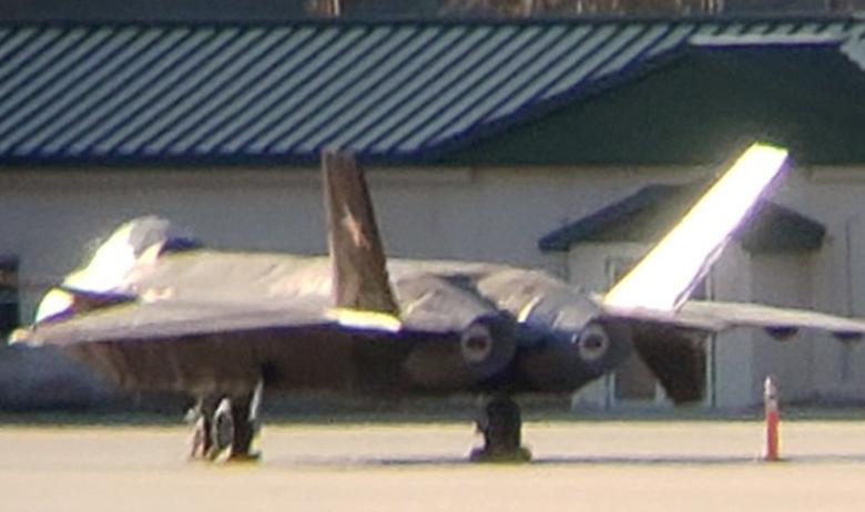 Макет китайского истребителя J-20 на аэродроме в Джорджии