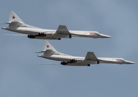 Два российских Ту-160 совершили полёт в сопровождении иностранных судов