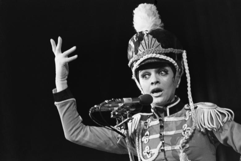 Ольга Вардашева во время выступления в номере «Гусарская баллада», 1973 год