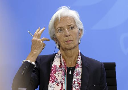 Лагард указала на последствия протестов во Франции