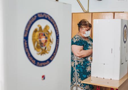 Блок Кочаряна лидирует в Ереване с 68% голосов