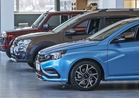 Купить можно всё, но очень дорого: как изменился авторынок за год