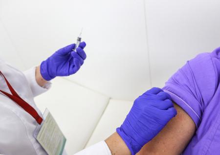 Гейтс предостерёг от применения вакцины от COVID-19 без должной проверки