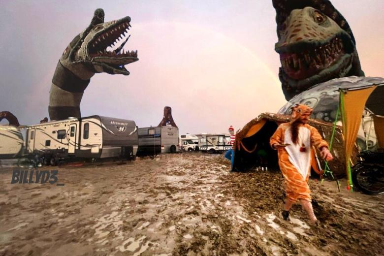 Площадка ежегодного американского фестиваля Burning Man превратилась в месиво грязи из-за непогоды