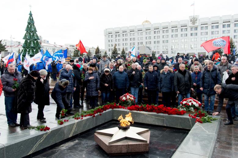 Самара. Участники траурного митинга на площади Славы в память о погибших в спецоперации