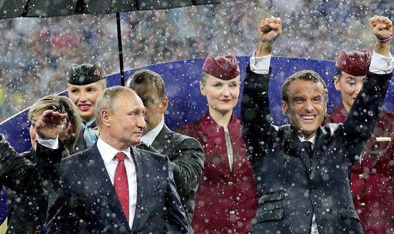 Президент РФ Владимир Путин и президент Франции Эммануэль Макрон