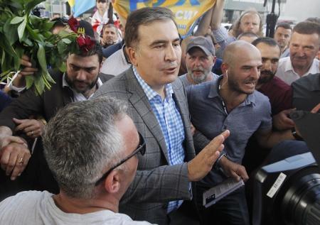 Саакашвили и Ляшко устроили потасовку в прямом эфире