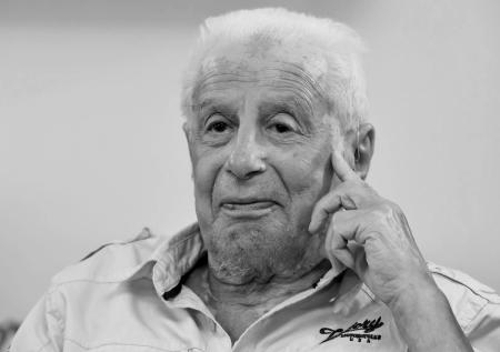 Умер советский диссидент Файнберг, осудивший ввод войск в Чехословакию