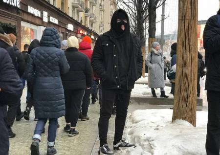 Протестующие в Москве двинулись в сторону Манежной площади