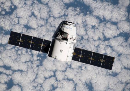 Запуск корабля Cargo Dragon к МКС перенесли из-за непогоды