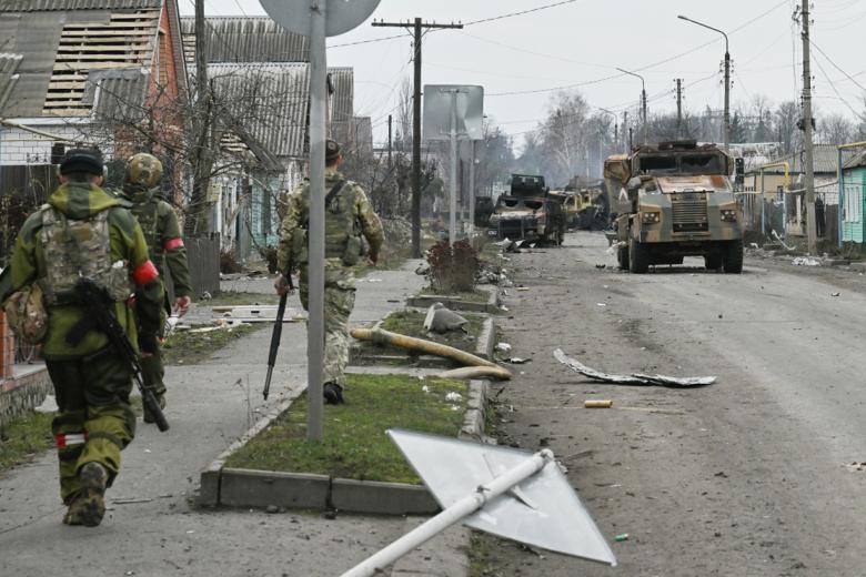 Военнослужащие ВС РФ в освобожденном селе Гончаровка в Курской области