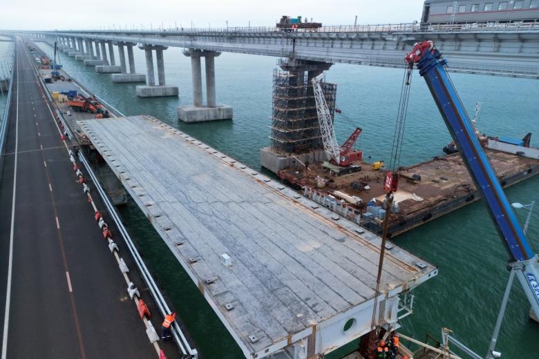 Завершение работ по надвижке автодорожной части мостового перехода через Керченский пролив