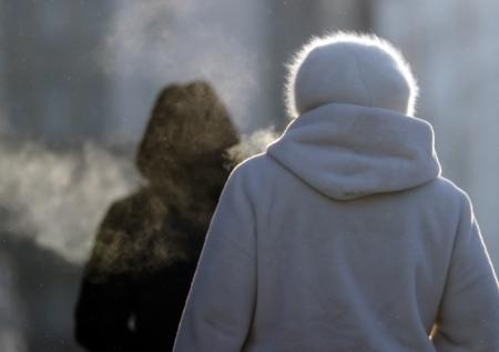 Врач рассказала, как долго можно гулять на улице зимой
