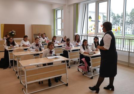 В школах введут классные часы о ценностях российского общества 