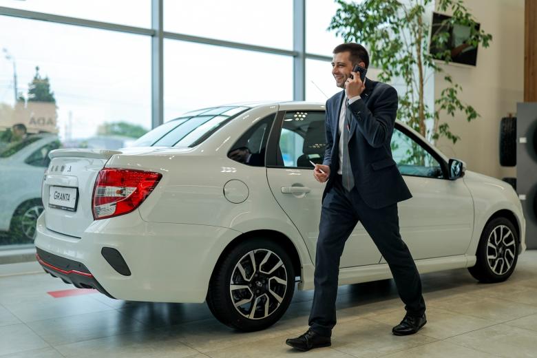 Продажа автомобиля Lada Granta в автосалоне дилерского центра Lada