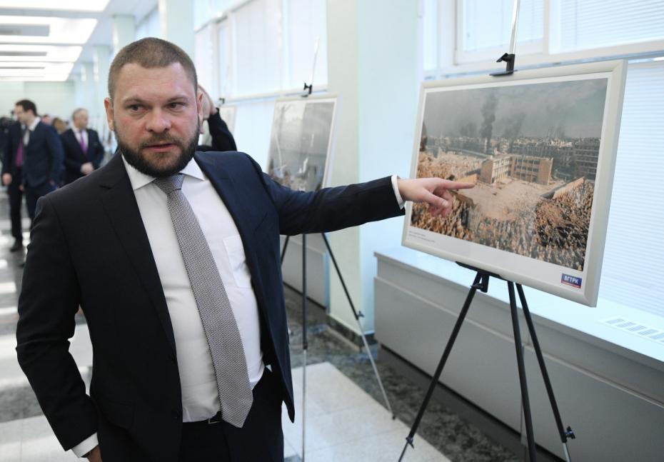 Евгений Поддубный на открытии выставки «Cирия. Фотохроники войны» в Государственной думе РФ