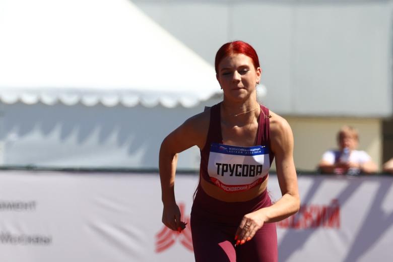 Александра Трусова в соревнованиях среди юниоров