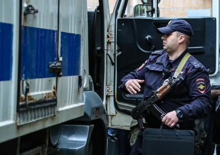 Задержана группа мужчин, они обстреляли автосалон и сожгли 10 машин