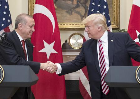 Трамп высказался за улучшение отношений США и Турции