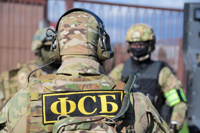 Сотрудники ФСБ