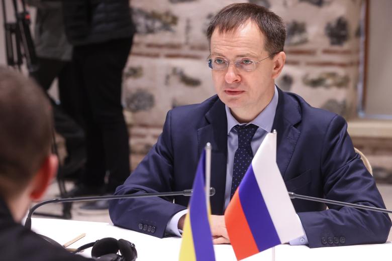 Помощник президента РФ Владимир Мединский во время российско-украинских переговоров во дворце Долмабахче