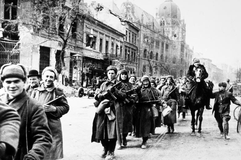Советские солдаты Красной армии в Будапеште