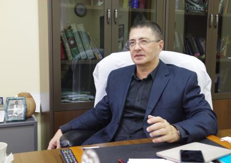 Мясников призвал ввести уголовное наказание для врачей-антипрививочников