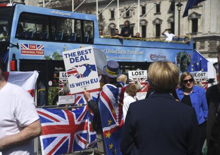 Лейбористы просят Мэй не вносить билль о Brexit в парламент