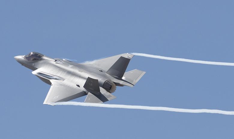 Американский бомбардировщик F-35 Lightning II
