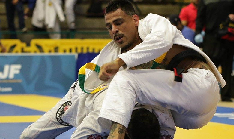 Боец смешанных единоборств Серхио Эрнандес